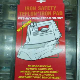 ภาพหน้าปกสินค้าแผ่นพลาสติกรองเตารีด ที่รองรีด ป้องกันผ้าไหม้ติดเตารีด Iron safety teflon: Iron pad ซึ่งคุณอาจชอบราคาและรีวิวของสินค้านี้
