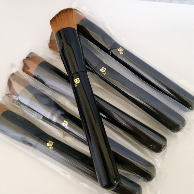 Foundation Brush แปรงเกลี่ยรองพื้น สูง 6 นิ้ว ของแท้ Shopee Thailand