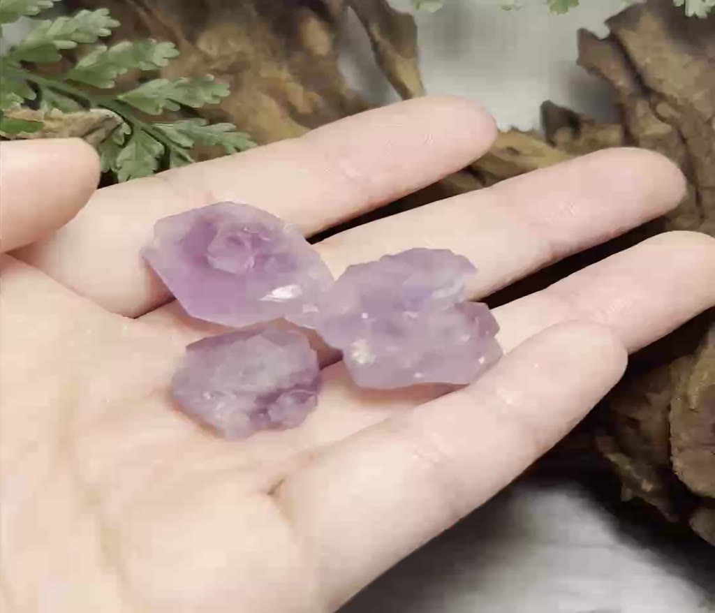 amethyst-อเมทิสต์-1-สัญลักษณ์แห่งความจริงใจ-และความมั่นคง-ad-gemstone