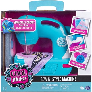 Cool Maker - Sew N’ Style Sewing Machine with Pom-Pom Maker Attachment (Edition May Vary) Cool Maker - จักรเย็บผ้าสไตล์ N  พร้อมปอมปอม (รุ่นอาจแตกต่างกันไป)