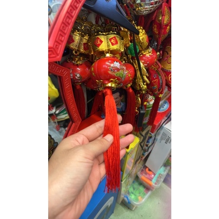 ภาพหน้าปกสินค้าลูกตุ้มโคมไฟสีแดงเสริมฮวงจุ๊ย จากร้าน suphannee528 บน Shopee