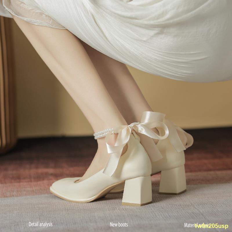 ภาพหน้าปกสินค้ามีสินค้าในสต๊อก  รองเท้าส้นสูงผู้หญิงนิ้วเท้าสี่เหลี่ยมฝรั่งเศสส้นหนารองเท้าส้นกลาง 2022 รองเท้าแมรี่เจนใหม่
