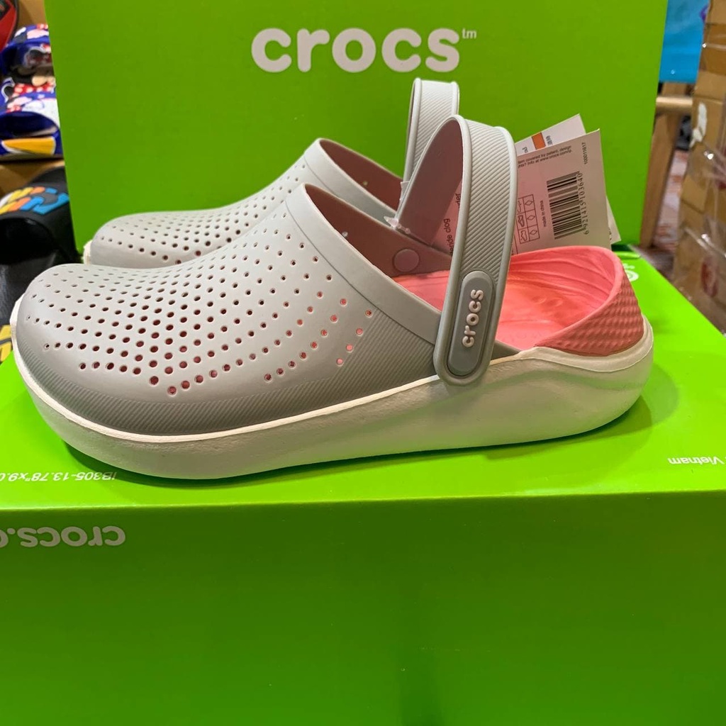 ภาพสินค้ารองเท้าแตะcrocs ใส่สบาย รองเท้าเพื่อสุขภาพ ใส่เบาสบาย จากร้าน apiwat0902 บน Shopee ภาพที่ 4