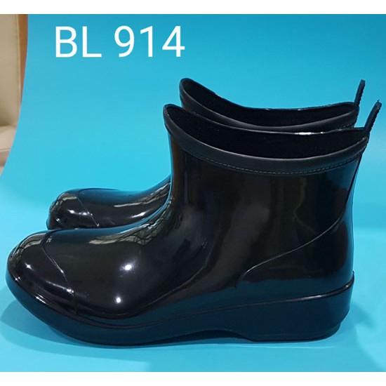 ภาพหน้าปกสินค้ารองเท้าบูทยาง PVC สีดำข้อสั้น ยี่ห้อ BL. รุ่น 914