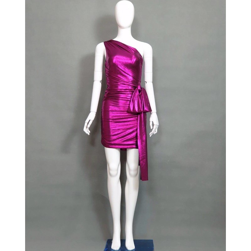 luxe-dress-เดรสสั้นเสื้อไหล่เดียวแขนกุด-แพทเทิร์นเข้ารูป-ดีเทลผูกโบว์ปล่อยชาย-มีซิปซ่อนสวมสะดวก