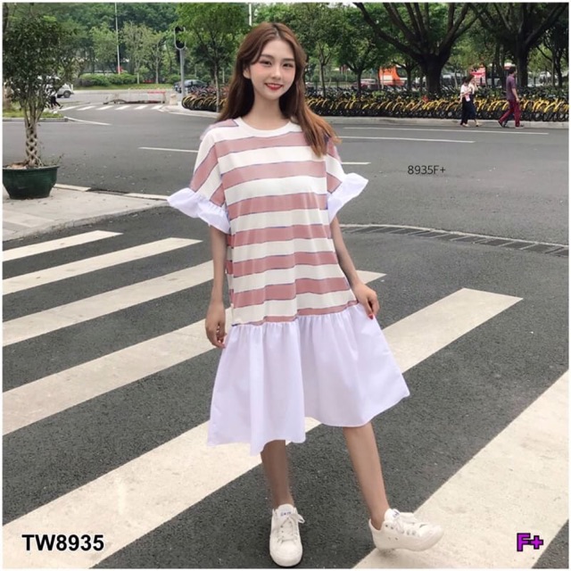 pe8935-dress-ชุดเดรสทรงโอแเวอร์ไซส์-คอกลม-แขนระบาย-ลายริ้วผ้าคอตตอน-ลายริ้วใหญ่-แต่งชายระบาย