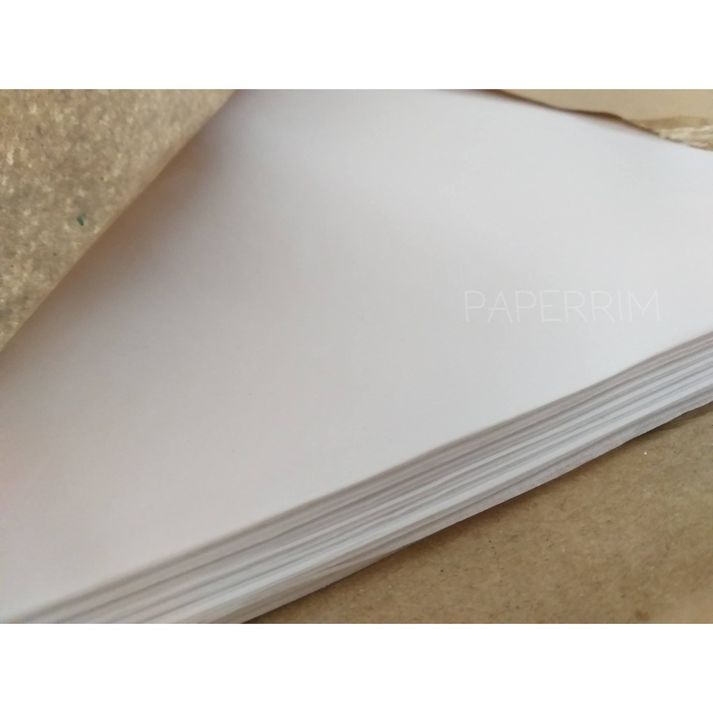 ภาพหน้าปกสินค้ากระดาษห่อเสื้อ/กระเป๋า/รองเท้า 17 แกรม (สีขาว 100 แผ่น) กระดาษขาวบาง มีให้เลือก 2 ขนาดเลยน๊าา จากร้าน paperrim บน Shopee