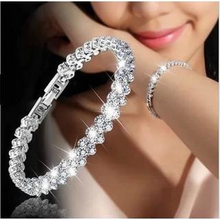 ภาพหน้าปกสินค้าFashion Glitter Rhinestone Crystal Bracelet Woman Jewelry ซึ่งคุณอาจชอบราคาและรีวิวของสินค้านี้