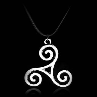 bhy021 สร้อยคอ จี้สีเงิน triskelion allison argent Teen Wolf