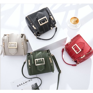 EVERY FASHION E01 กระเป๋าแฟชั่นทรง Crossbody ดีไซน์Belt รูปแบบหนังเรียบหรู พร้อมสายBag Strap สินค้าพร้อมส่งทันที