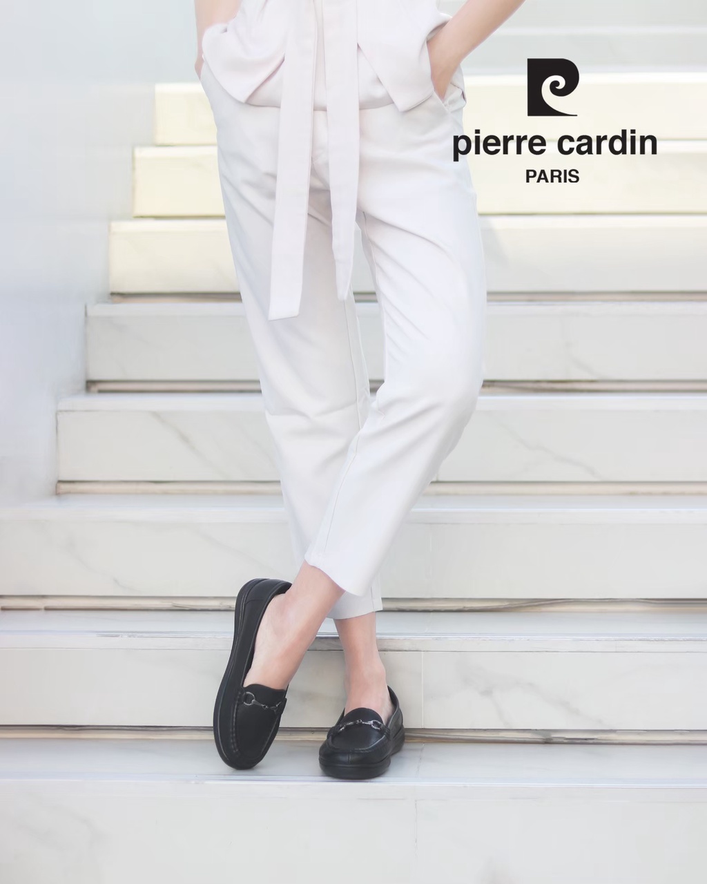 รูปภาพรายละเอียดของ Pierre Cardin รองเท้าผู้หญิง รองเท้าส้นแบน รองเท้าอ็อกซ์ฟอร์ดและรองเท้าพันข้อ นุ่มสบาย ผลิตจากหนังแท้ สีดำ รุ่น 59AC103