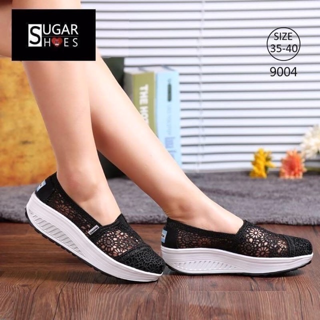 พร้อมส่ง-รองเท้าเพื่อสุขภาพผ้าลูกไม้-ยืดหยุ่นดี-เราสั่งจากโรงงานผลิตโดยตรง-ผ้าลูกไม้โปร่งใส่สบาย-ระบายอากาศ