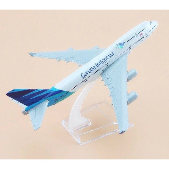 โมเดลเครื่องบิน-พร้อมส่งจากไทย-garuda-indonesia-boeing-747-400-ขนาด-16cm-มีขาตั้งโชว์