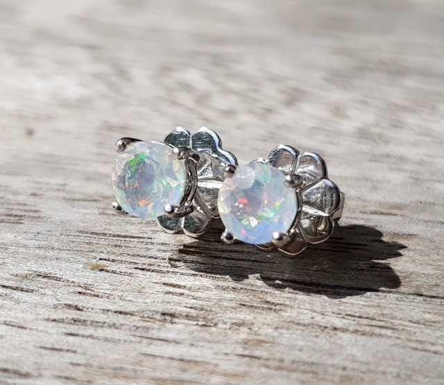csjewelry-พร้อมส่ง-opal-earring-ต่างหูพลอยโอปอลแท้-เรือนเงินแท้-ตุ้มหูโอปอล-เดิอนตุลาคม