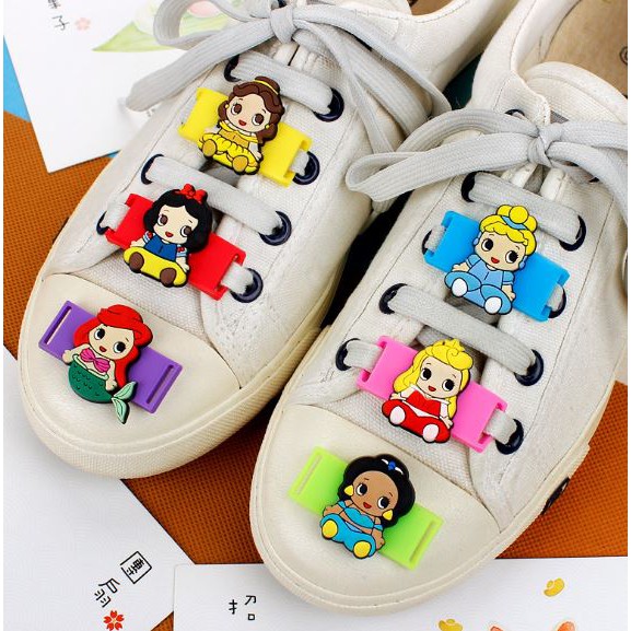 ภาพหน้าปกสินค้า(ราคา/คู่) ตุ๊กตาติดเชือกรองเท้า สำหรับรองเท้าผ้าใบที่มีเชือก ใช้ได้ทั้้งเด็กและผู้ใหญ่ จากร้าน shoppingdekdee บน Shopee
