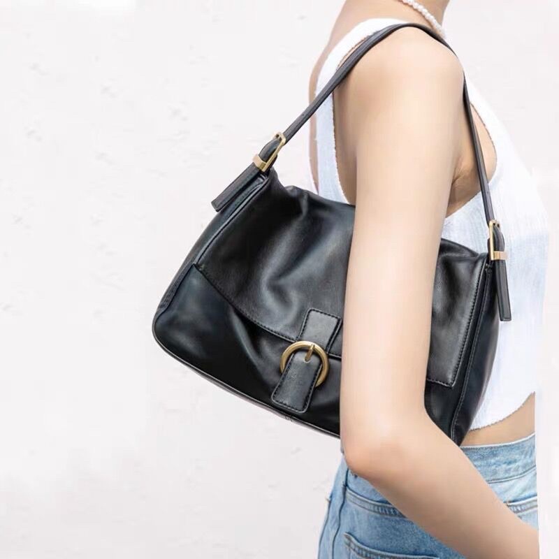 oolong-bag-350บาท-ส่งฟรี-น้องเหี่ยวมาแล้ววว-หนังทรงนี้ช่วงนี้มาแรงแบบฉุดไม่อยู่-ใบนี้พิเศษแถมสายให้2เส้นไปเลย