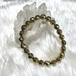 สินค้า กำไลข้อมือหินนำโชค ไพไรต์เจีย Pyrite เพชรหน้าทั่ง หินนางกวัก สีทอง เจียเหลี่ยม เรียกทรัพย์ เสริมโชคทางการเงิน