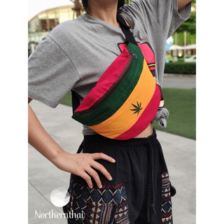 กระเป๋าคาดอกราสต้า ปักลายใบกัญชา เขียวเหลืองแดง แฟชั่นวัยรุ่นเร็กเก้ วัสดุผ้าฝ้ายสไตล์วินเทจ งานแฮนด์เมด Northernthai