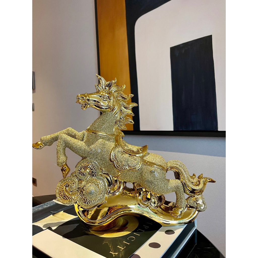 รูปปั้นม้า-รูปปั้นม้าพ่นทรายสีทอง-ม้าตั้งโชว์-ม้าสีทอง-ประดับบ้าน