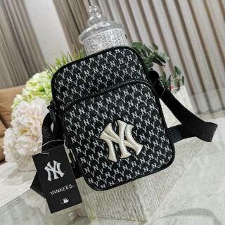 Dont Miss! NewYork Yankees Monogram Crossbody Bagแท้💯outlet