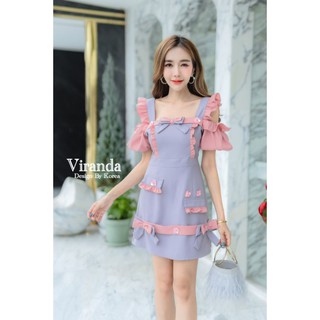 สินค้า 👗C016👗เดรสเปิดไหล่แขนพองป้ายVirandaผ้าซาร่า อกและชายกระโปรงติดโบว์  แต่งผ้าสลับสี แต่งระบายรอบ มีกระเป๋าหลอก ติดดอกชมพู👗