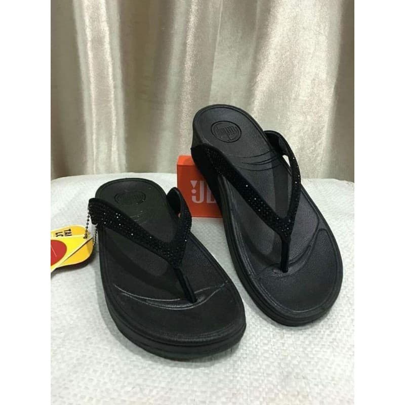 sale-รองเท้า-fitflop-คุณผู้หญิงสายเพชรเล็ก