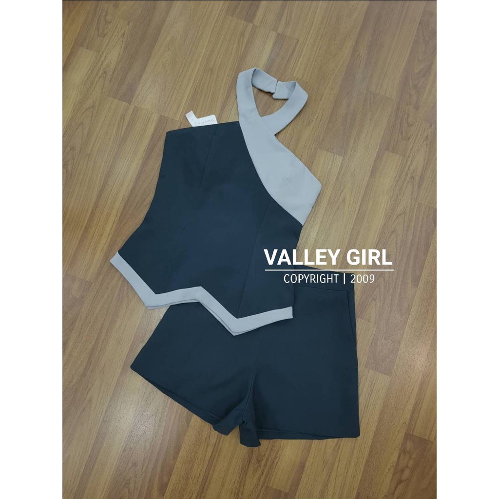 valley-girl-เสื้อ-กางเกงขาสั้น-เนื้อผ้าคือดีมาก-อกเสริมฟองน้ำ-มีสายเกี่ยวไม้แขวนเสื้อเหมือนงานแบรนด์ในห้างให้ด้วย