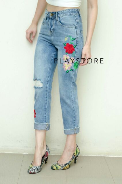 กางเกงยีนส์ปักลาย-p-l-a-y-s-t-o-r-e-vivid-flower-embroided-jeans