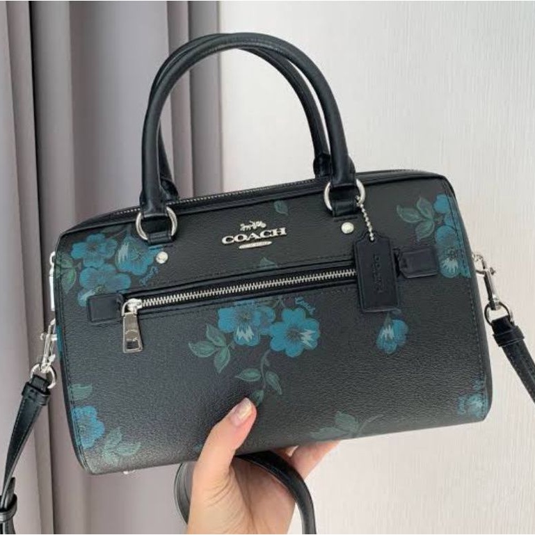 สด-ผ่อน-ส่งฟรี-หมอน-10-นิ้ว-สีดำลายดอก-coach-f89154-rowan-satchel-with-victorian-floral-print