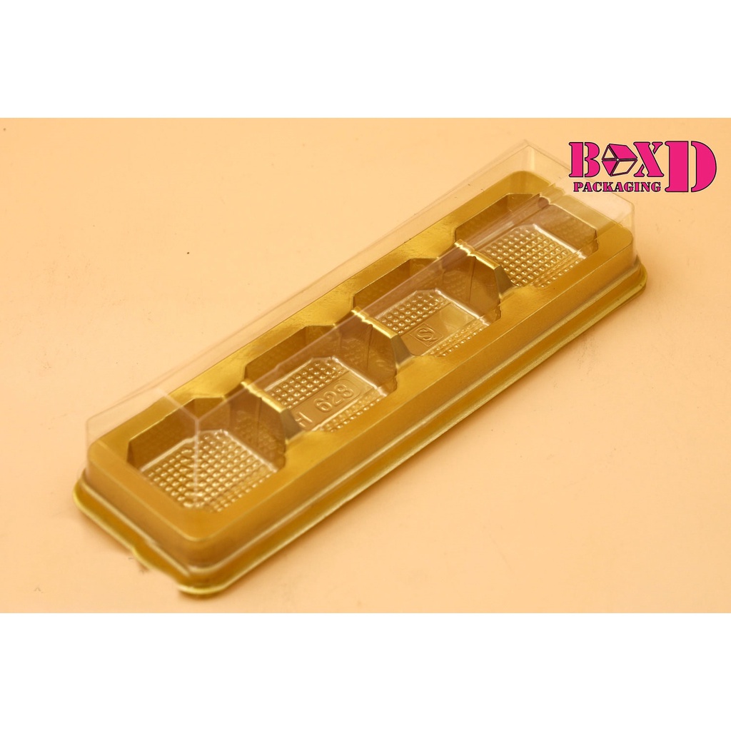 กล่องเค้กเบอเกอรี่-สีเหลืองทอง-4-ช่อง-พร้อมฝาครอบ-z16