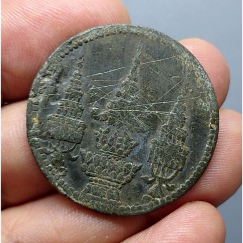 เหรียญโสฬส-ดีบุก-ออกใช้สมัย-ร-5-ตราพระจุลมงกุฎ-พระแสงจักร-รัชกาลที่5-ปี-พ-ศ-2411-เหรียญหายาก-เงินโบราณ-เหรียญโสลด-ร5