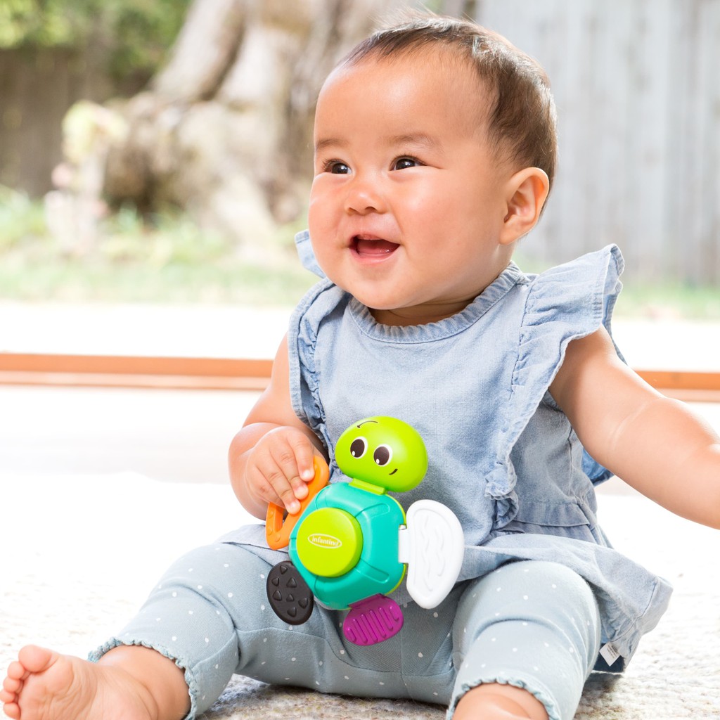 ภาพหน้าปกสินค้าInfantino : ของเล่นเสริมพัฒนาการ-เต่า : TURTLE RATTLE จากร้าน vtkids บน Shopee