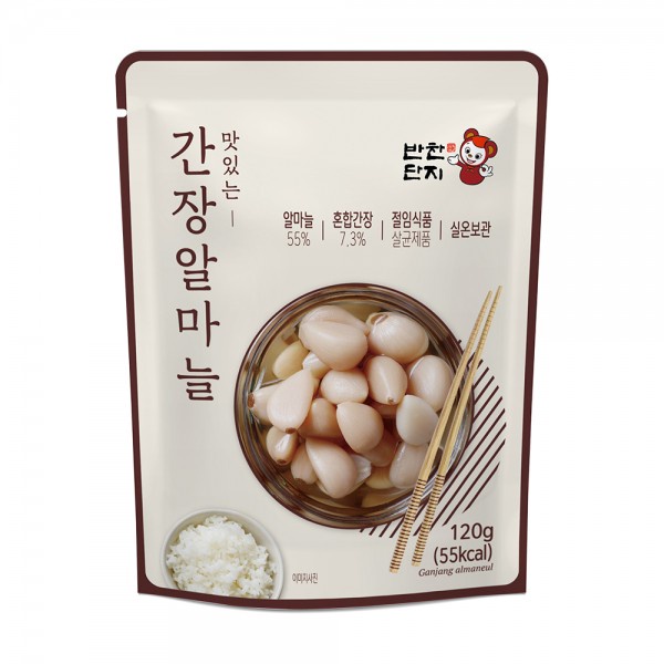 ภาพหน้าปกสินค้าอาหารเกาหลี เครื่องเคียงเกาหลี กระเทียมดองซอสเกาหลีสำเร็จรูป banchan danji gangjang almaneul 120g 반찬 단지 간장알마늘