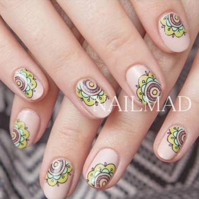 แผ่นปั๊ม-เล็บ-ผืนผ้า-mandala-opi-essie-orly-zoya