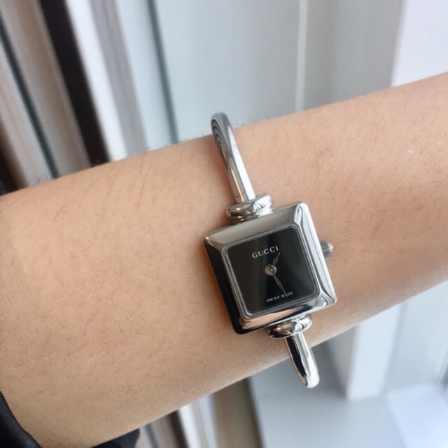 Gucci watch 1900l hotsell