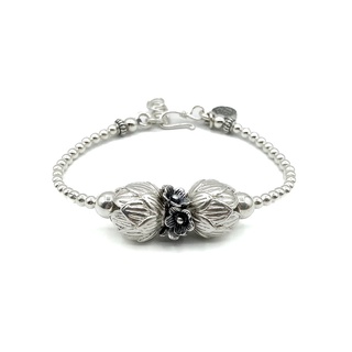 DSP สร้อยข้อมือเงิน ชาร์มดอกบัว ดอกไม้ เงินแท้ 925 : DSP 925 Sterling Silver Lotus Charm Bracelet [CFS0001]