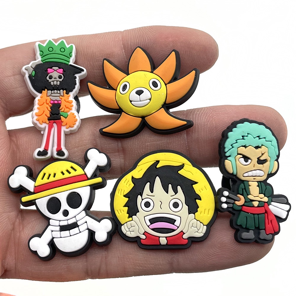 อะนิเมะญี่ปุ่น-jibbitz-one-piece-รองเท้า-charms-zoro-croc-jibbits-luffy-nami-jibitz-crocks-สําหรับผู้ชายรองเท้าอุปกรณ์เสริมตกแต่ง