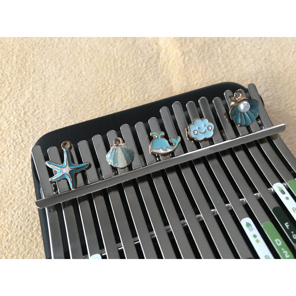 แม่เหล็กติดคาลิมบา-มินิมอล-ของตกแต่งคาลิมบา-ของประดับ-อุปกรณ์-kalimba-accessories-แม่เหล็กติดตู้เย็น-ราคาถูก-น่ารัก