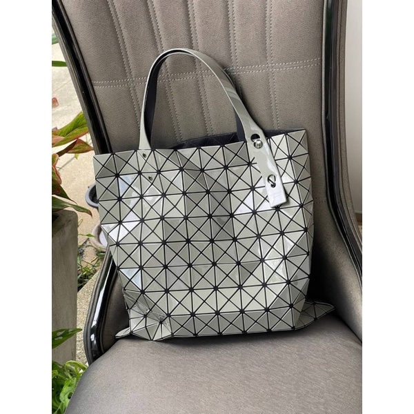 baobao-issey-miyake-prism-frost-tote-bag