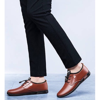 ภาพขนาดย่อของภาพหน้าปกสินค้าสปอตสินค้า รอบเท้าหนังลำลอง รองเท้าหนังลำลองชาย เบาสบาย จากร้าน leo.shoes บน Shopee
