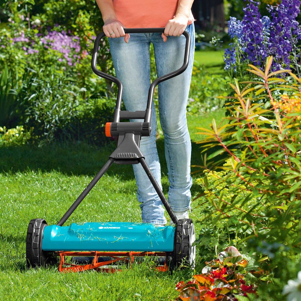 เครื่องตัดหญ้าแบบเข็น (hand pushed) Gardena 400 Classic Hand Cylinder