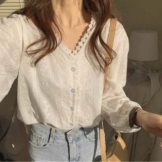 Mali Shirt เชิ้ตคอวีแขนยาวสีขาว
