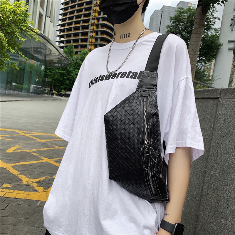 ภาพหน้าปกสินค้าMen's bag, small chest bag, leisure men's waist bag, backpack, shoulder bag. จากร้าน yifei082201.th บน Shopee