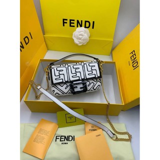 กระเป๋าสะพายข้าง​ Fendi​