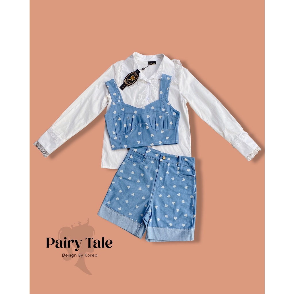 pairy-tale-set-เสื้อเชิ๊ตสีขาวแต่งระบายลูกไม้ที่คอปกและรอบกระดุม-เสื้อยีนครอปซิปหลัง-กางเกงขาสั้น-ยีนสกรีนลายหัวใจ
