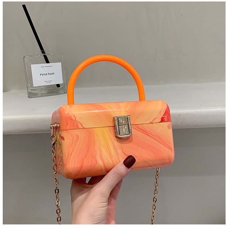 ภาพสินค้า2021 new summer chain fashion gradient box small square bag Candy-colored simple hand bill of lading shoulder slung handbag จากร้าน dongbeauty.th บน Shopee ภาพที่ 1