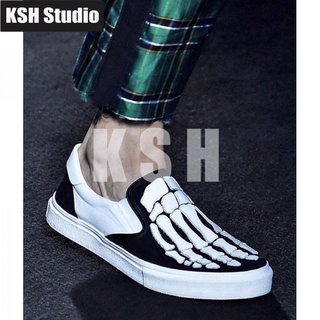 ภาพขนาดย่อของภาพหน้าปกสินค้าAMIRI Sneaker AMIRI Shoes 19SS ฤดูใบไม้ผลิและฤดูร้อนใหม่กระดูกและหนังลื่นเท้าเดียวบนรองเท้าเด็กต่ำด้านบน จากร้าน ksh.th บน Shopee