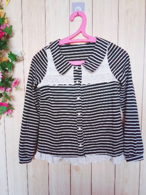 เสื้อคลุมลายทาง-แต่งขอบลูกไม้