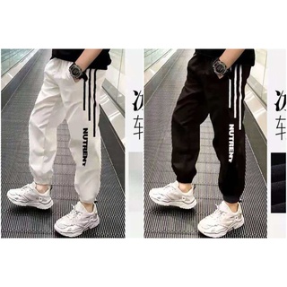 กางเกงขายาวเด็กโต jogger pants ลาย nutrent สีขาว / ดำ