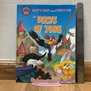 หนังสือนิทานภาษาอังกฤษ ปกแข็ง เล่มใหญ่มาก Looney Tunes Library - Daffy Duck and Porky Pig in Ducks of Yore